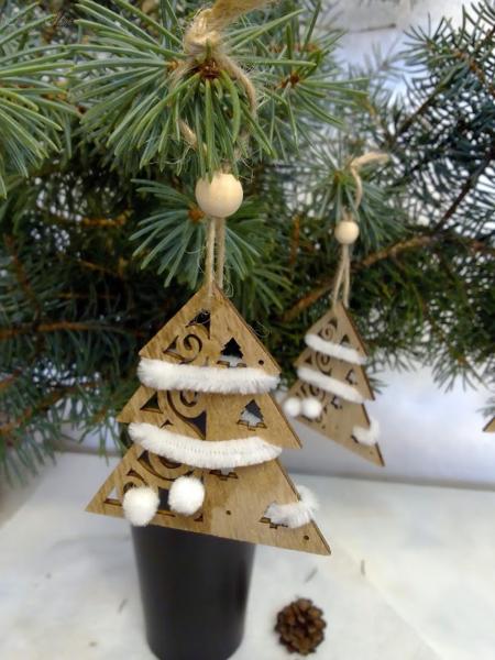 Holzanhänger Tannenbaum mit Pompons